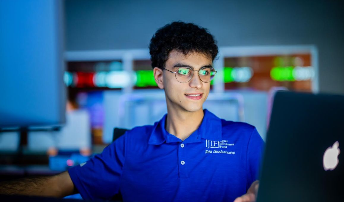 Students working with professor in MCOB lab