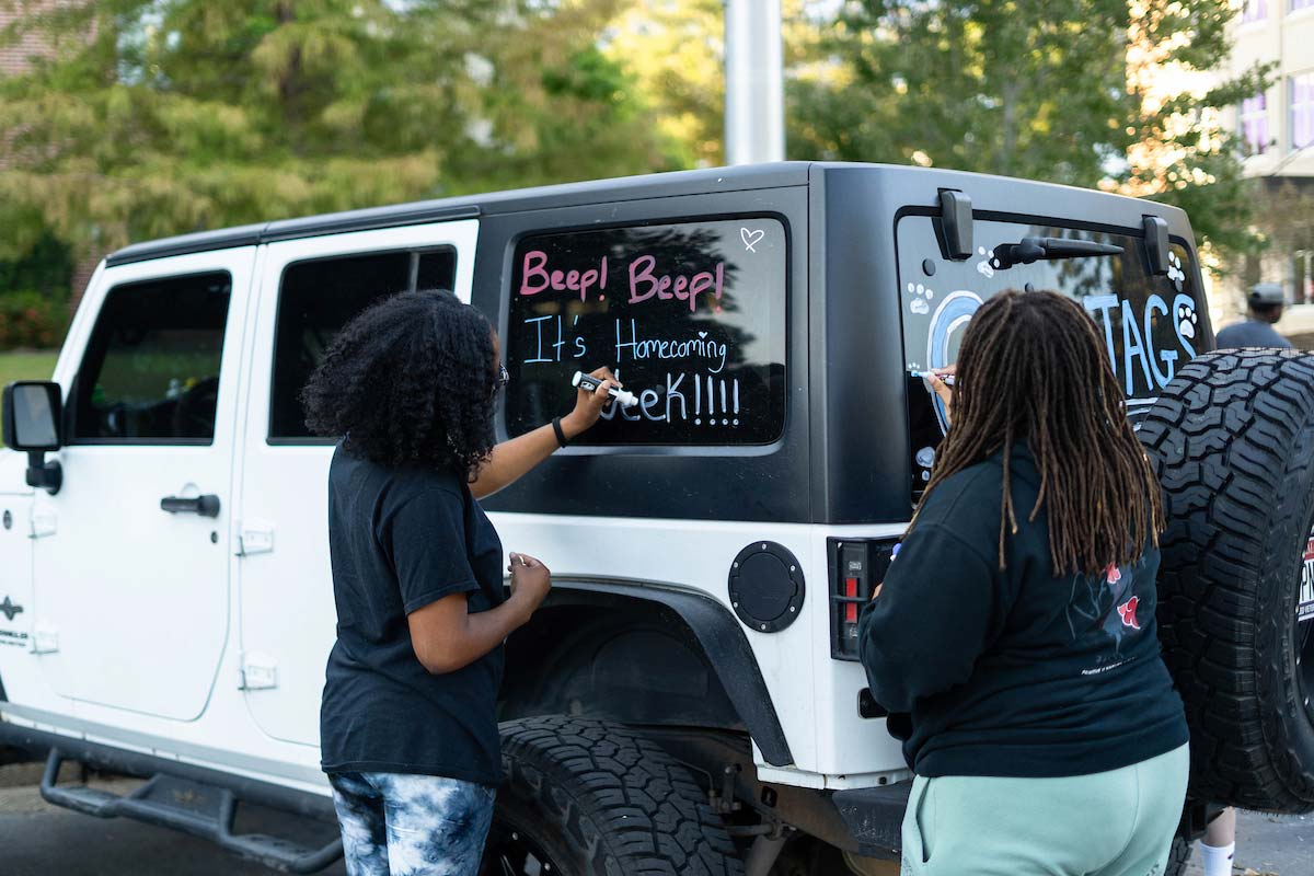 Students decorating car for homecoming week&nbsp;